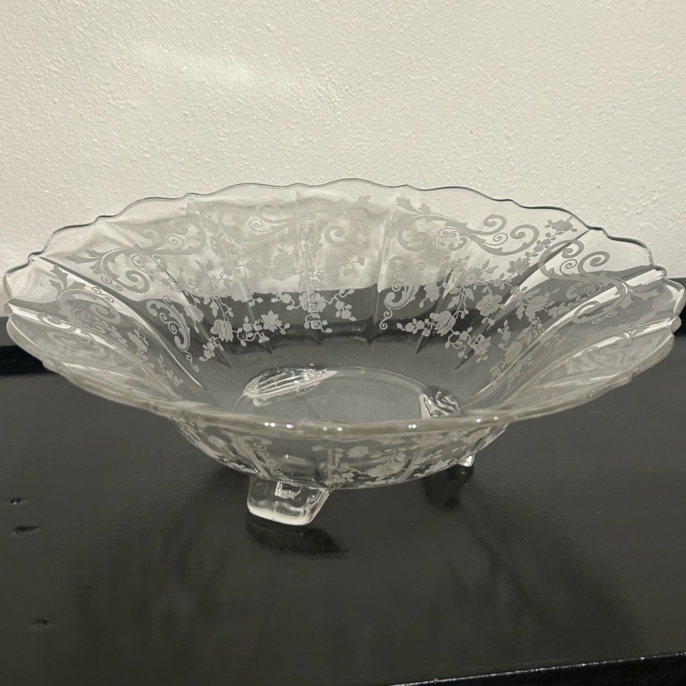 Cambridge Chantilly Etched‎ 3 Footed Pedestal Glass Bowl